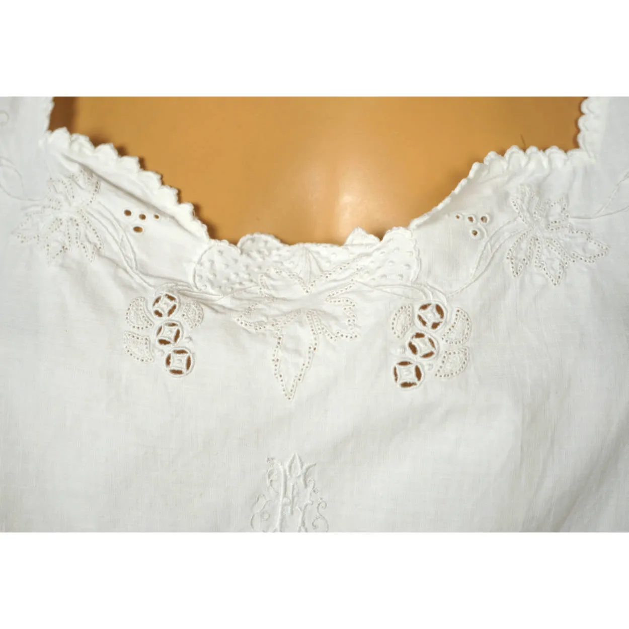 Antique White Cotton Nightie Embroidered Nightgown 1910s Size Large