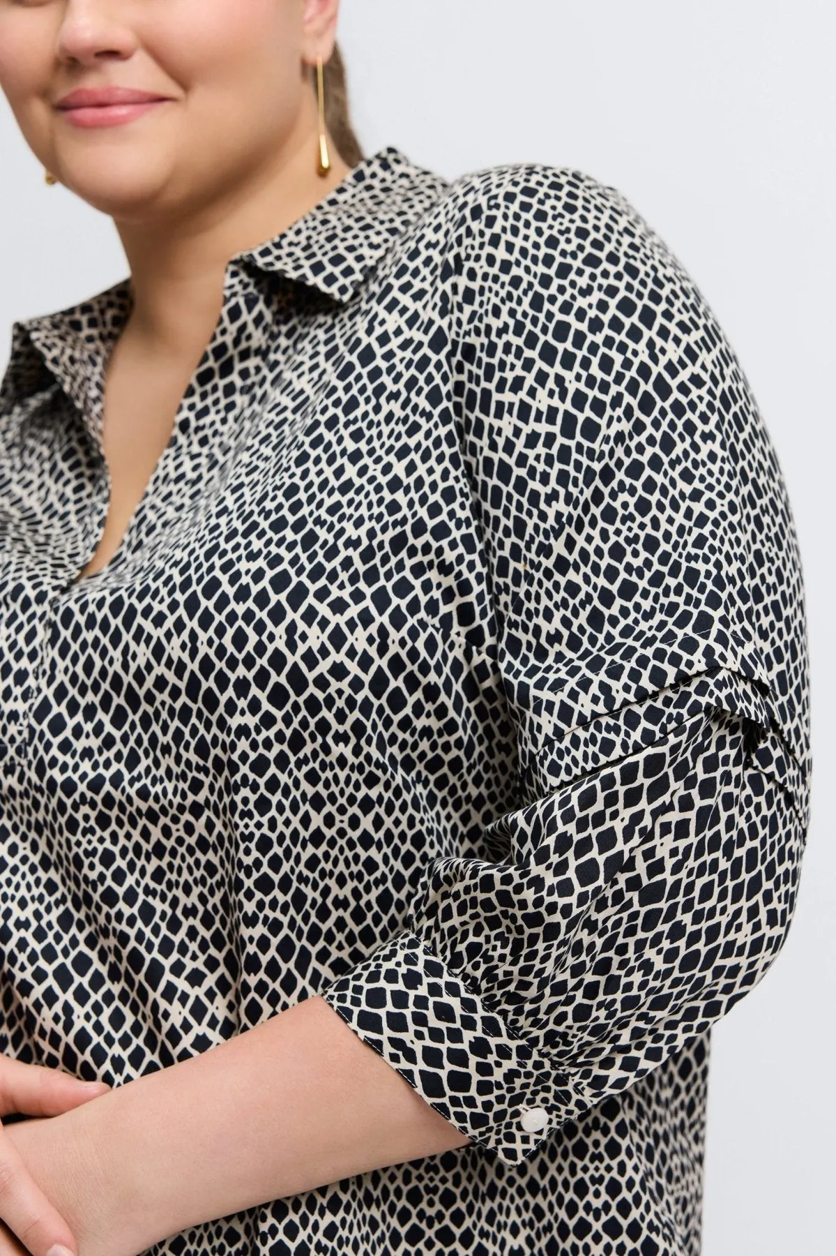 Frankie Plus Abstract Snakeskin Popover