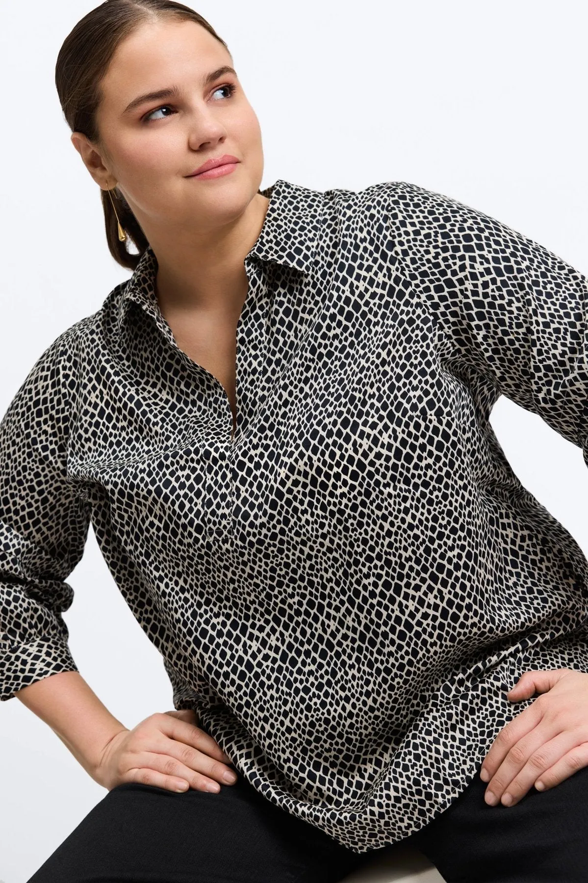 Frankie Plus Abstract Snakeskin Popover