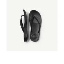 Iqushion Black Ergonomic FitFlops